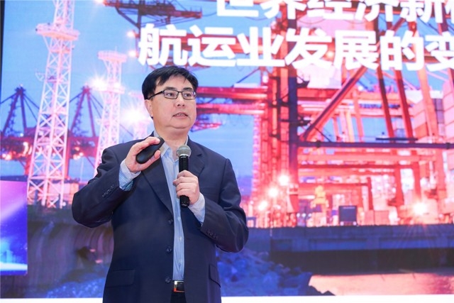 中国远洋海运集团副总经理、党组成员黄小文发表演讲 中国远洋海运集团副总经理、党组成员黄小文发表演讲