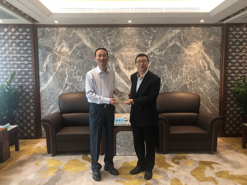 黄有方校长与王大雄董事长合影 黄有方校长与王大雄董事长合影