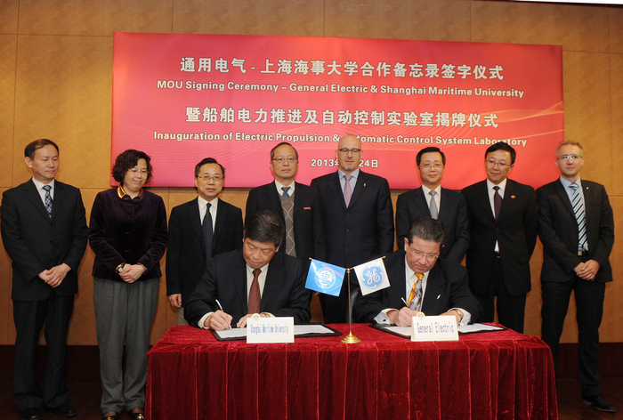 通用电气 Power Conversion中国区总裁兼首席执行官金飞翔和上海海事大学副校长肖宝家签署合作备忘录 通用电气 Power Conversion中国区总裁兼首席执行官金飞翔和上海海事大学副校长肖宝家签署合作备忘录