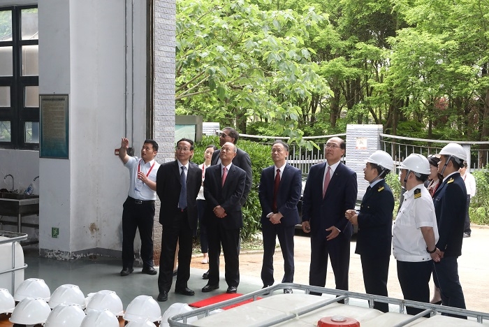 参观我校自动化机舱 参观我校自动化机舱