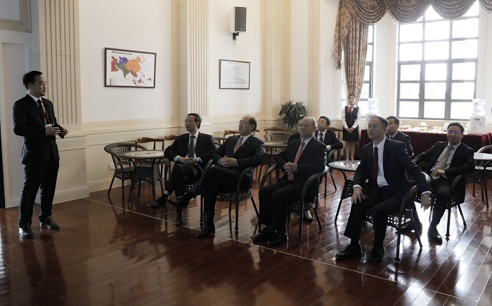 听取技术中心汇报 听取技术中心汇报