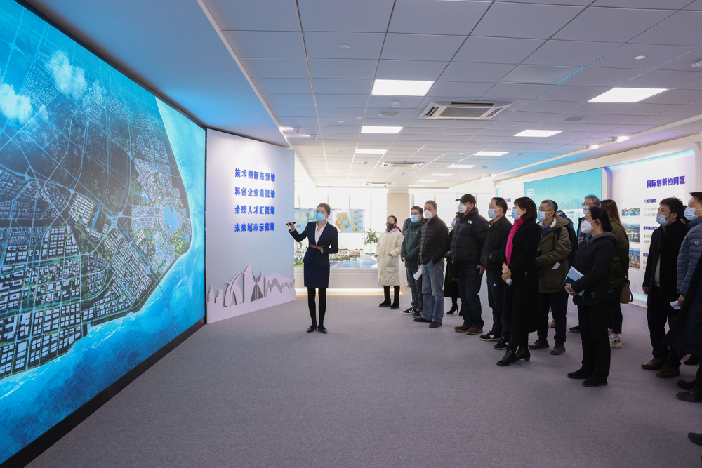 20230217130937891300.jpg 参观临港科技城展示厅