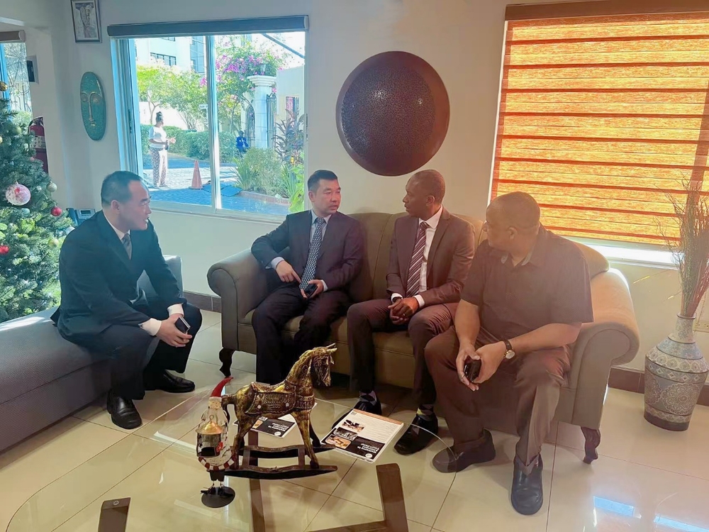 20241225122730368800.jpg 与牙买加海事局局长伯特兰•史密斯先生等座谈交流