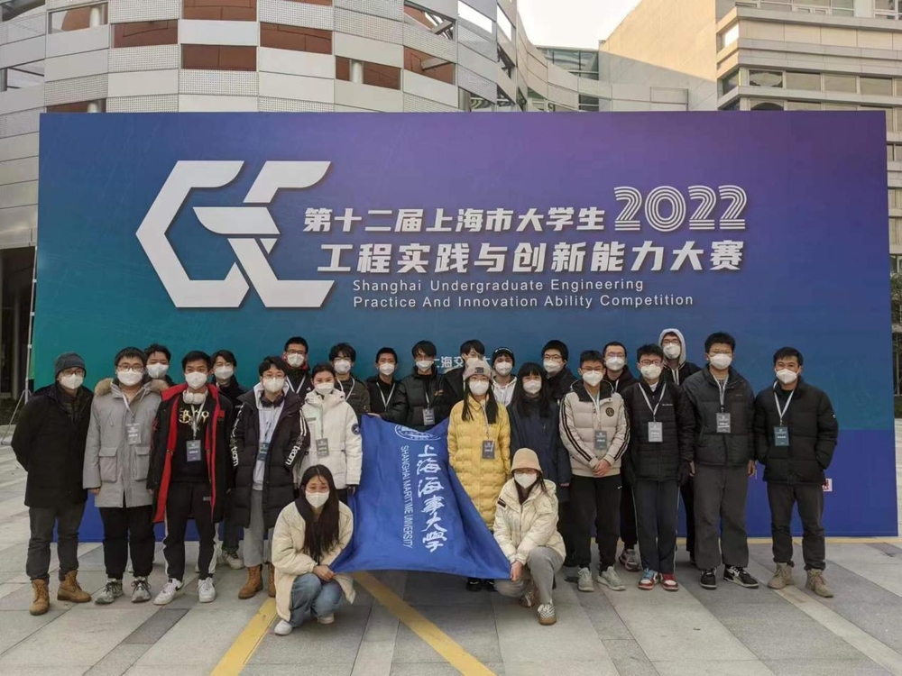 20221223162221686100.jpg 参赛队员及指导老师合影