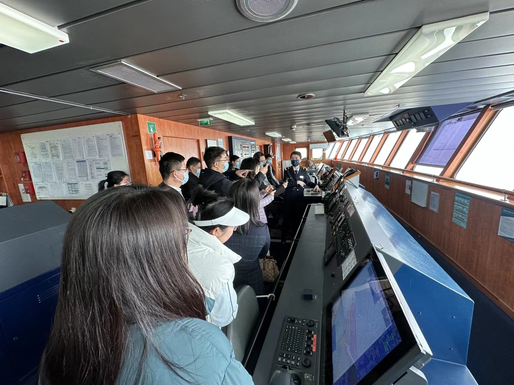 参观驾驶台