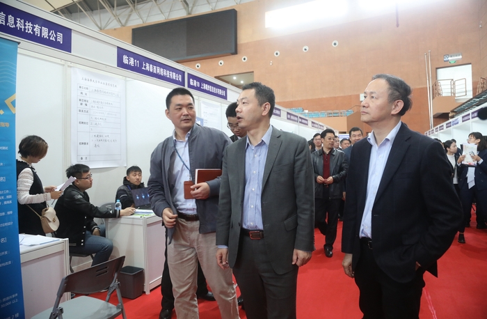 陈杰书记、金永兴书记在招聘会现场