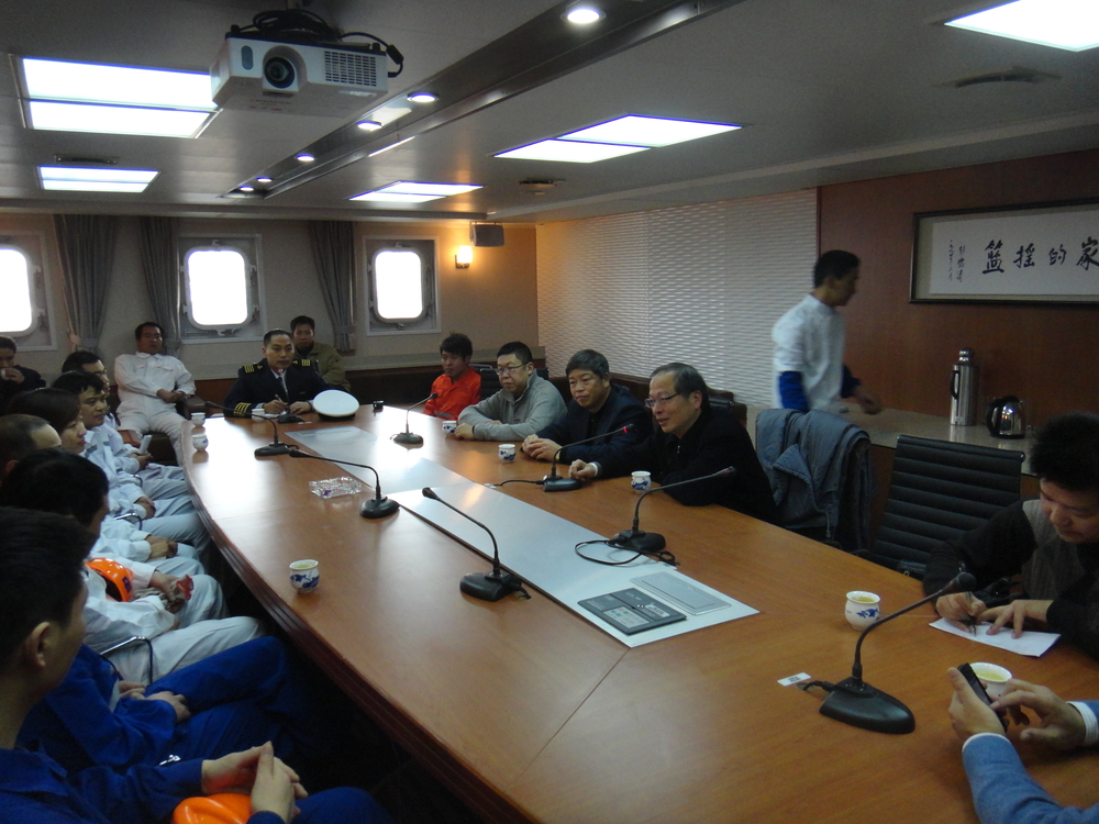 於世成书记、肖宝家副校长出席“育明”轮开航前会议 於世成书记、肖宝家副校长出席“育明”轮开航前会议