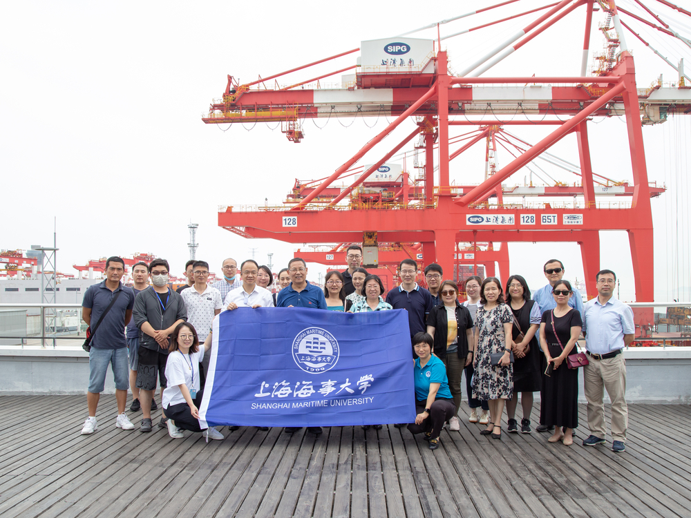 20230702062547632200.jpg 实地调研教职工合影