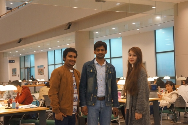 阿杜和同学们在一起 阿杜和同学们在一起