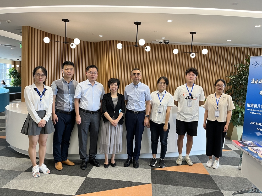 20220828231317742500.jpg 严大龙副书记慰问志愿者