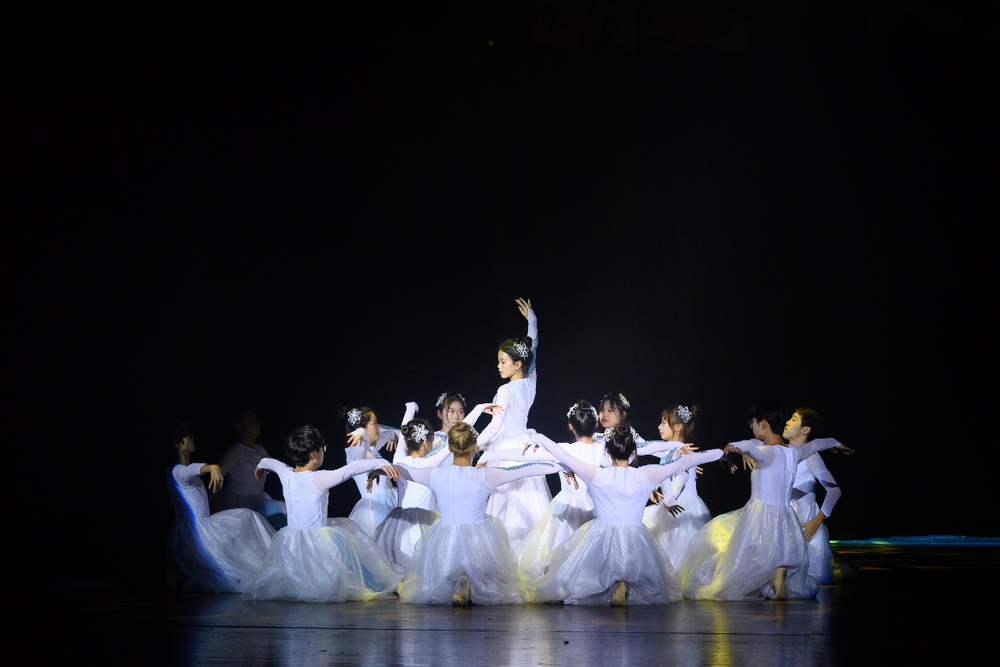 20231212064035993400.png 信息工程学院《迎风绽放∙扬帆起航》