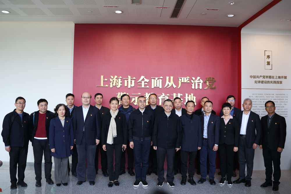 校领导、中层干部学习合影