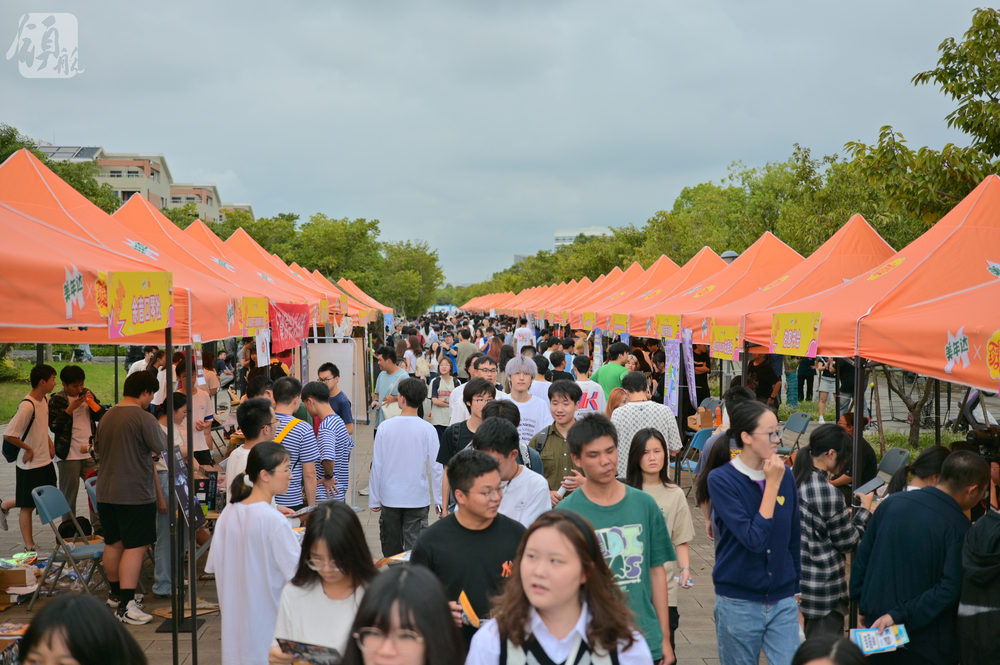 20240927130429591700.jpg 学生社团集中招新活动现场