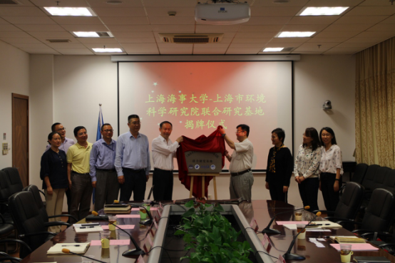 金永兴书记和夏德祥院长为基地揭牌