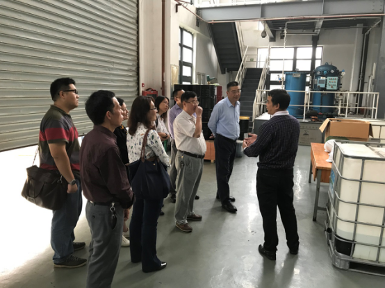 参观我校自动化机舱