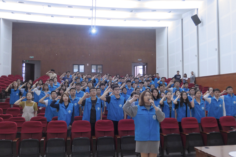 志愿者代表宣誓 志愿者代表宣誓