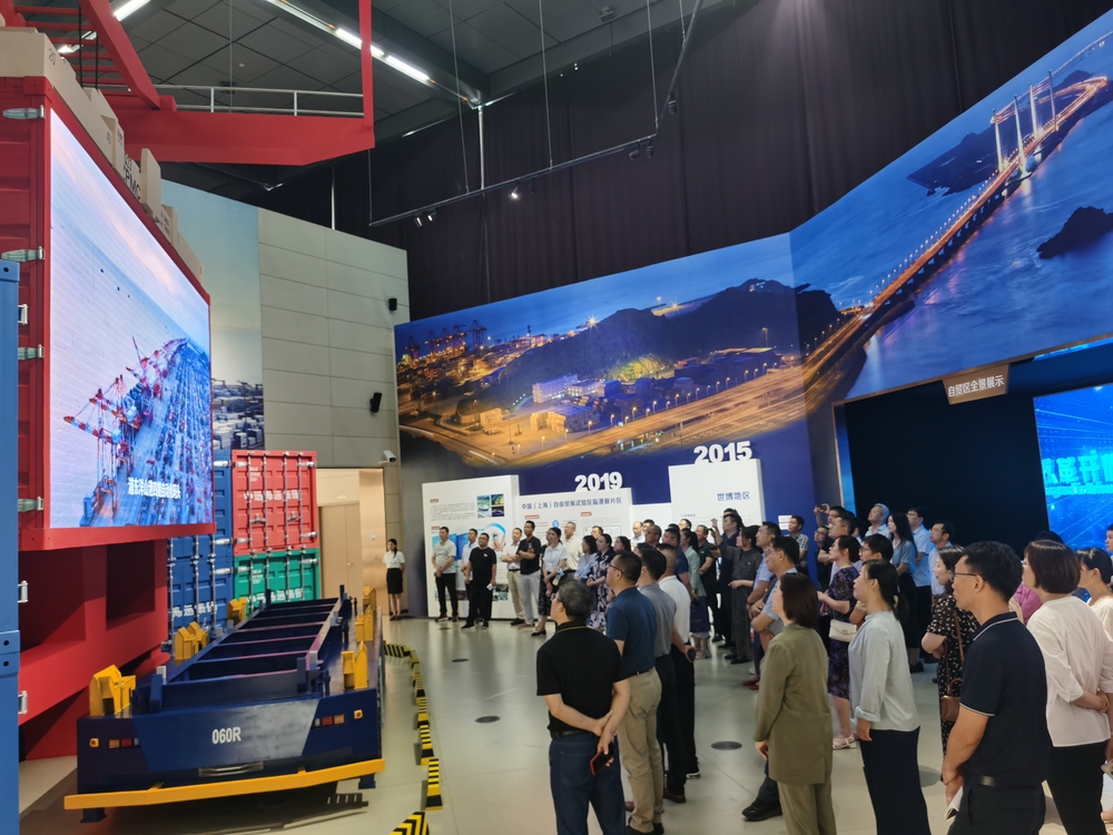 20240717002851603300.jpg 参观浦东开发开放主题展