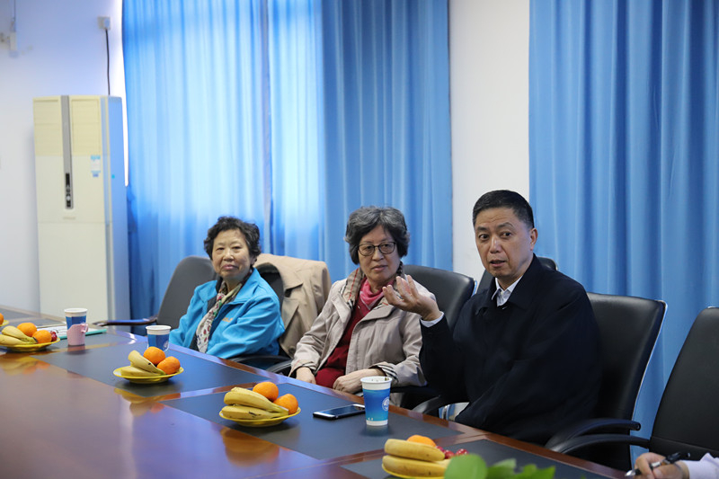 孔凡邨、汪梅荃和丁翠英老师与物流工程学院学生座谈