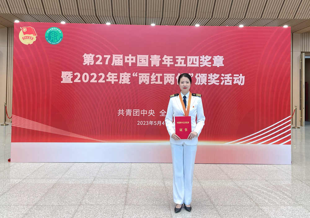 白响恩老师在颁奖现场