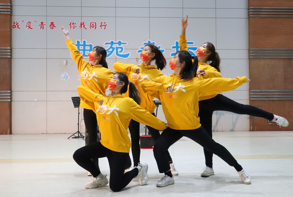 校舞团表演开场舞