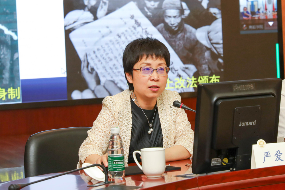 严爱云主任作“四史”学习教育辅导报告