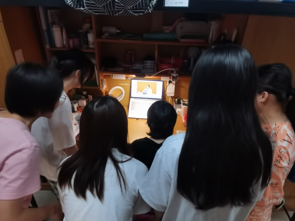 信息工程学院基础学生党支部小组开展线上学习
