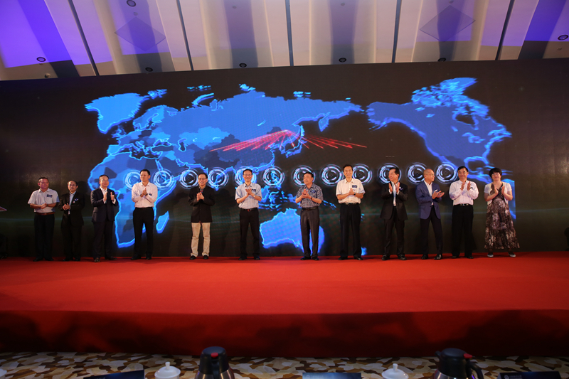 与会校友为上海海事大学110周年华诞送祝福 与会校友为上海海事大学110周年华诞送祝福