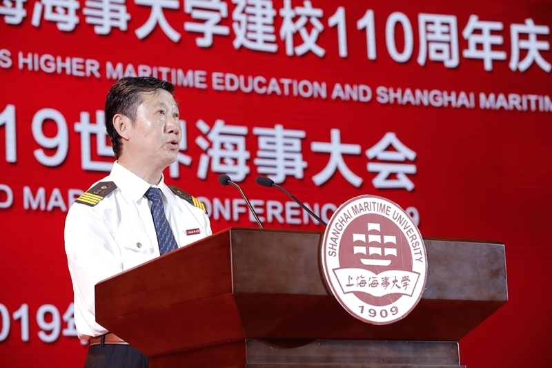 教师代表、商船学院教授、船舶驾驶 77 级肖英杰发言 教师代表、商船学院教授、船舶驾驶 77 级肖英杰发言