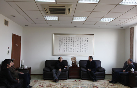 金永兴书记与张宇祥副镇长就加强合作进行交流