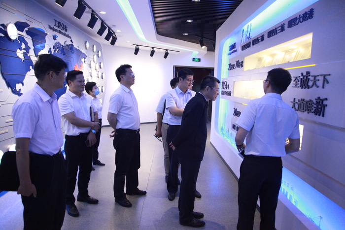 参观三航局展示厅