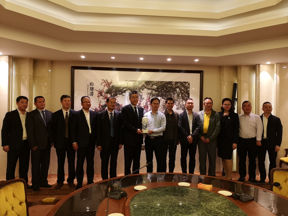 杨万枫副校长一行参加粤东供应链创新与发展论坛并拜访汕头市人民政府