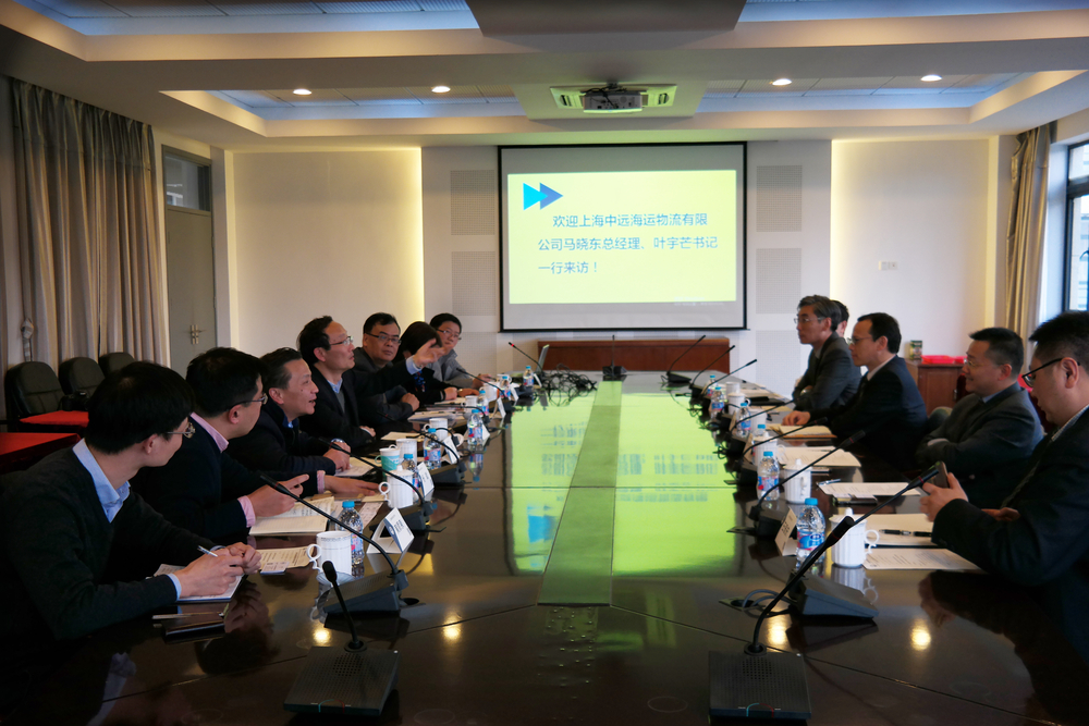 宾主双方座谈交流