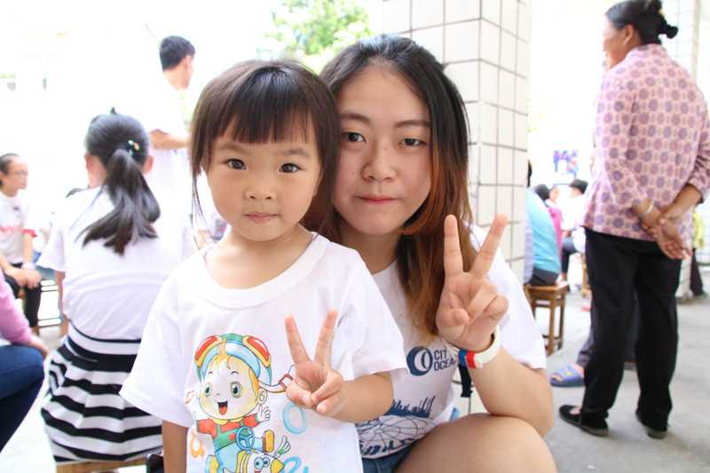 小马老师与小班同学合照 小马老师与小班同学合照