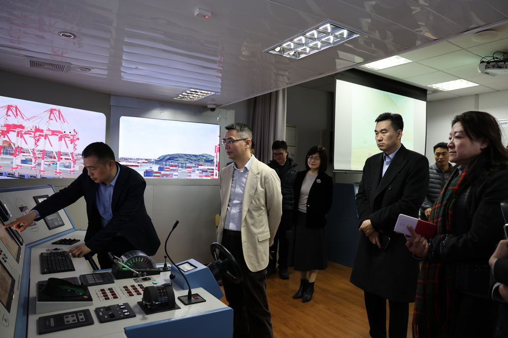 20250313144129414600.jpg 参观商船学院航海模拟器