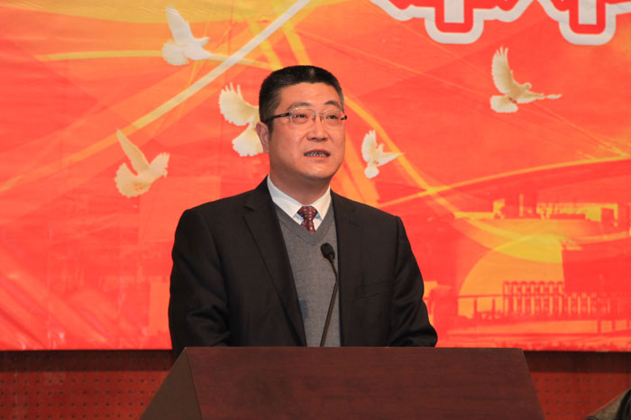 杨万枫副校长作报告 杨万枫副校长作报告