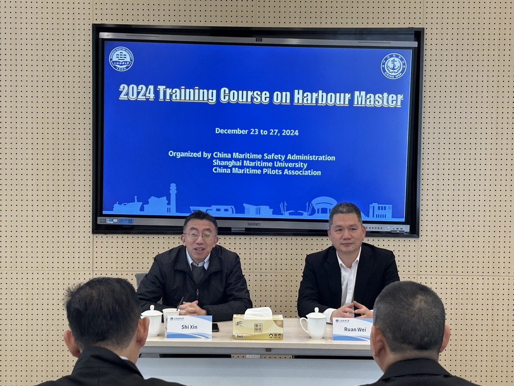 副校长施欣参加开班仪式