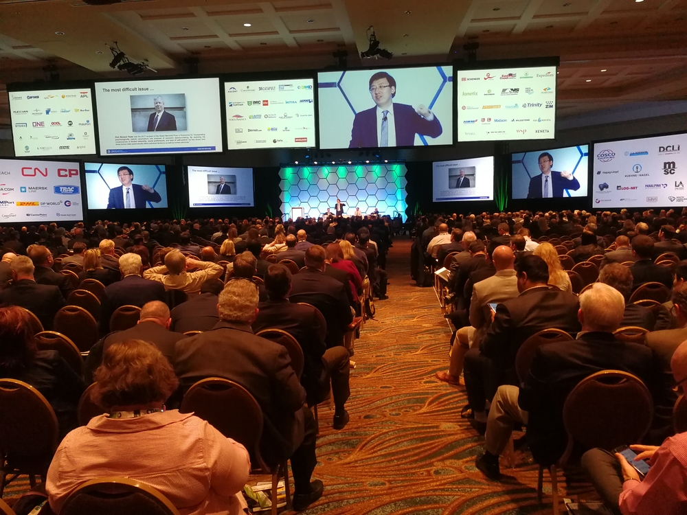 殷明教授3月5日上午在第18届泛太平洋海运会议(TPM)主会场演讲