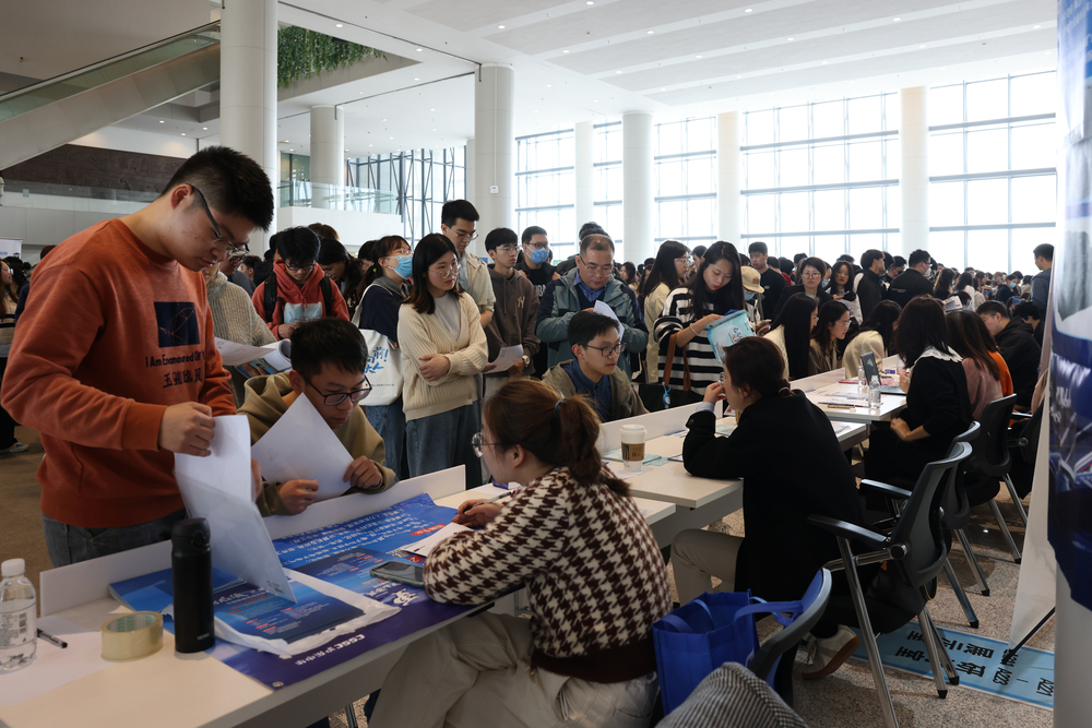 20230312045158901300.jpg 双选会现场照片2