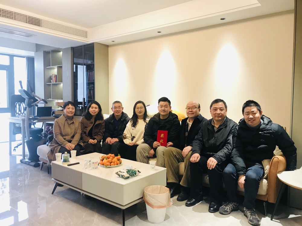 20230217022721848700.jpg 到蔡游明博士家中慰问