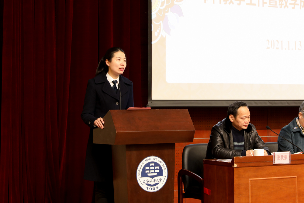 获奖教师代表白响恩发言