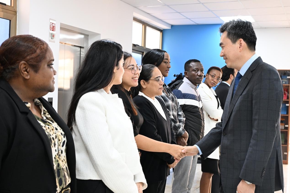 20241222005918962200.jpg 与国际海商法学院国际留学生亲切交流