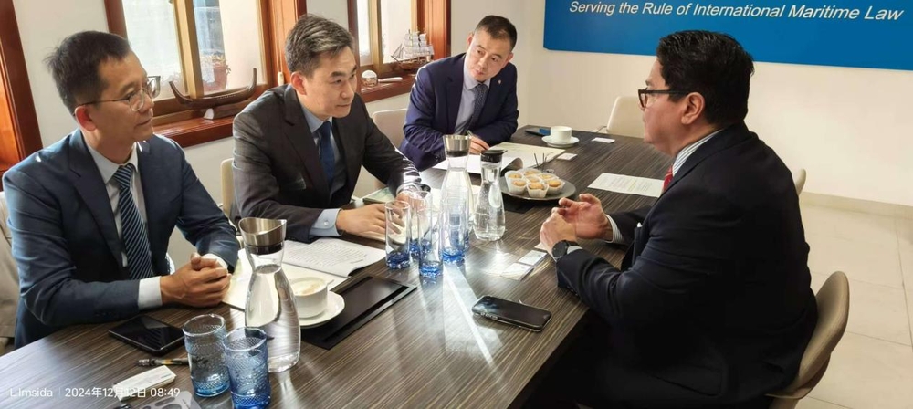 20241222005918848200.jpg 与国际海商法学院院长诺曼•A•马丁内斯•古铁雷斯教授座谈交流