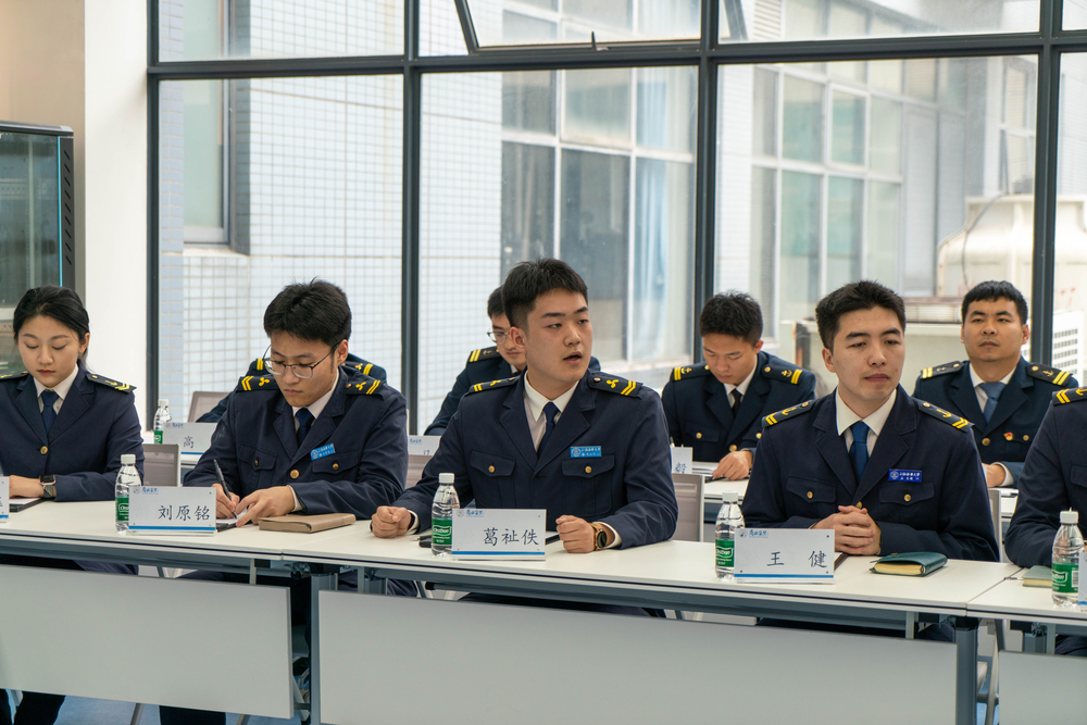 学生代表提问交流