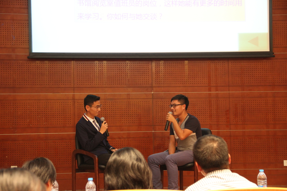 获得一等奖的海洋科学与工程学院辅导员何海波在比赛中