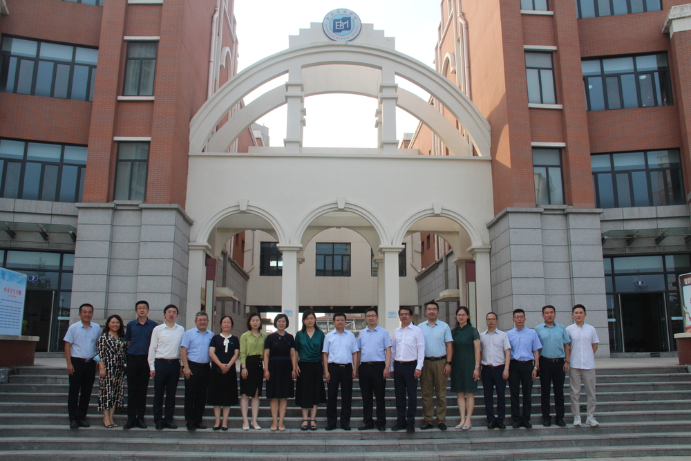 20220820023951942200.jpg 与青岛滨海学校合影