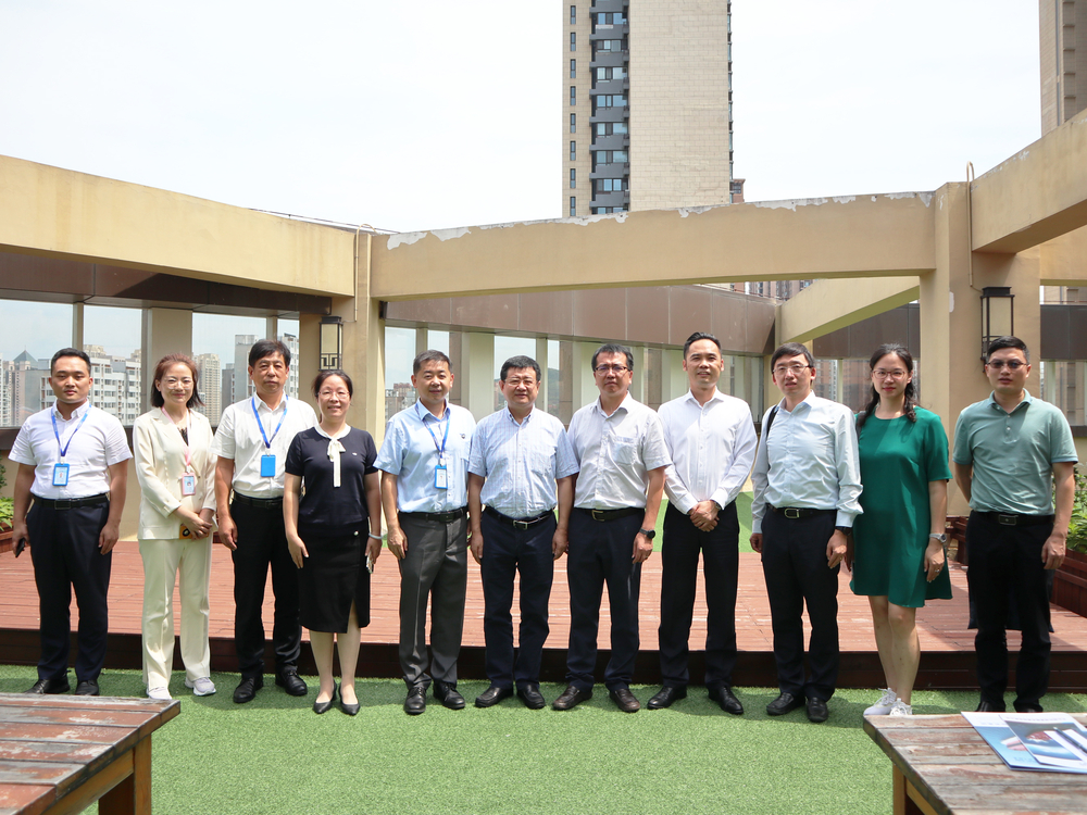 20220820023950739300.jpg 与东弘国际海事服务集团有限公司合影