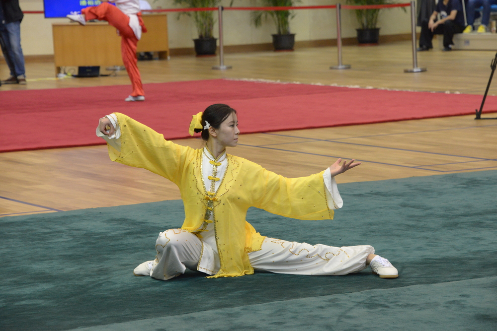 队长陈雨婷带伤比赛