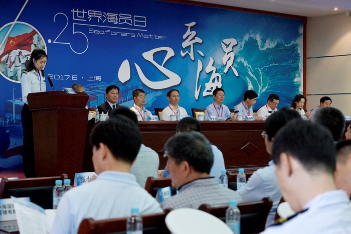 学生代表我校刘宇杰同学发言
