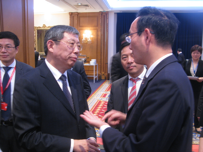 黄有方校长向杨雄市长汇报学校“一带一路”工作设想