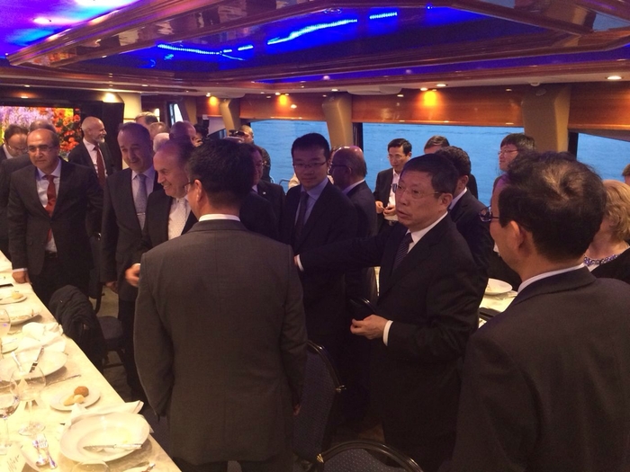 黄有方校长出席双边商务会谈